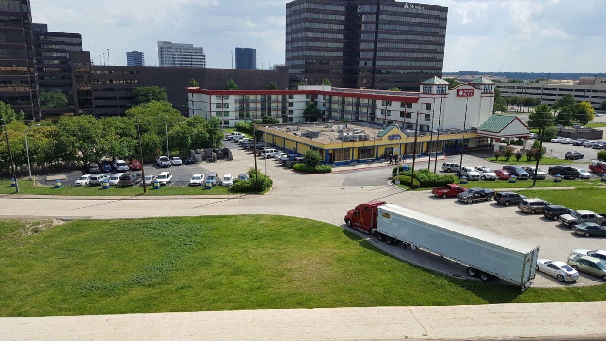 Gateway Hotel Dallas Park Central Exterior foto